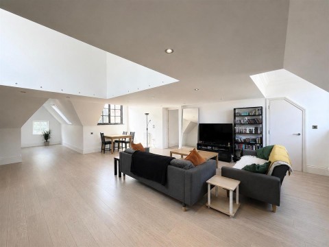 View Full Details for Penthouse Apartment - Knighton Drive, Leicester